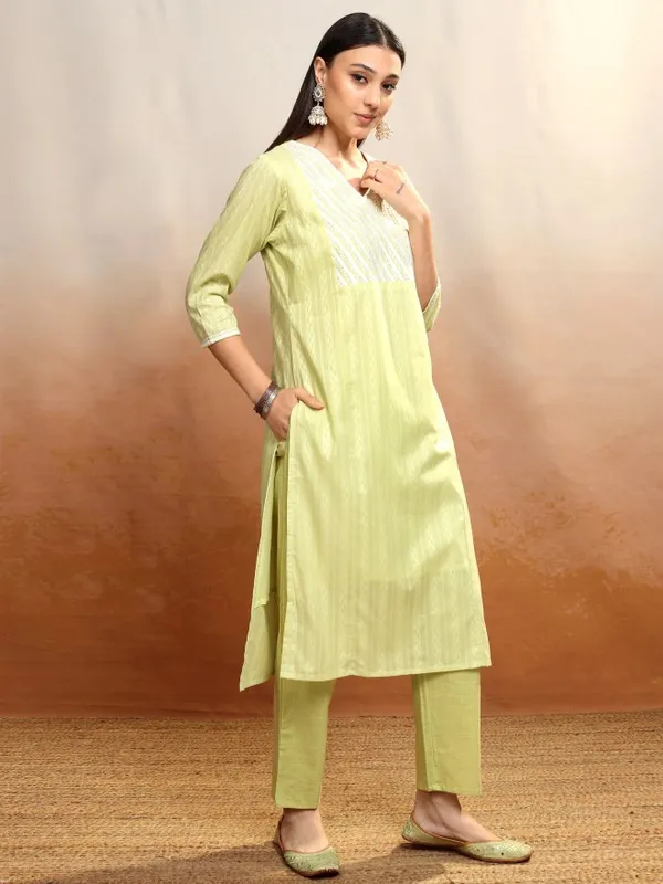 Vishudh Women Green Kurta With Trousers And Dupatta