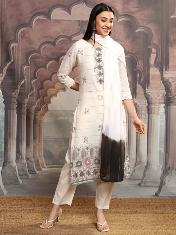 Vishudh Women Off White Printed Kurta With Trousers