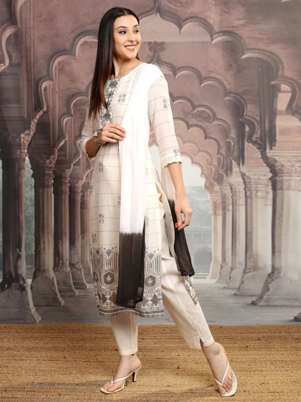 Vishudh Women Off White Printed Kurta With Trousers