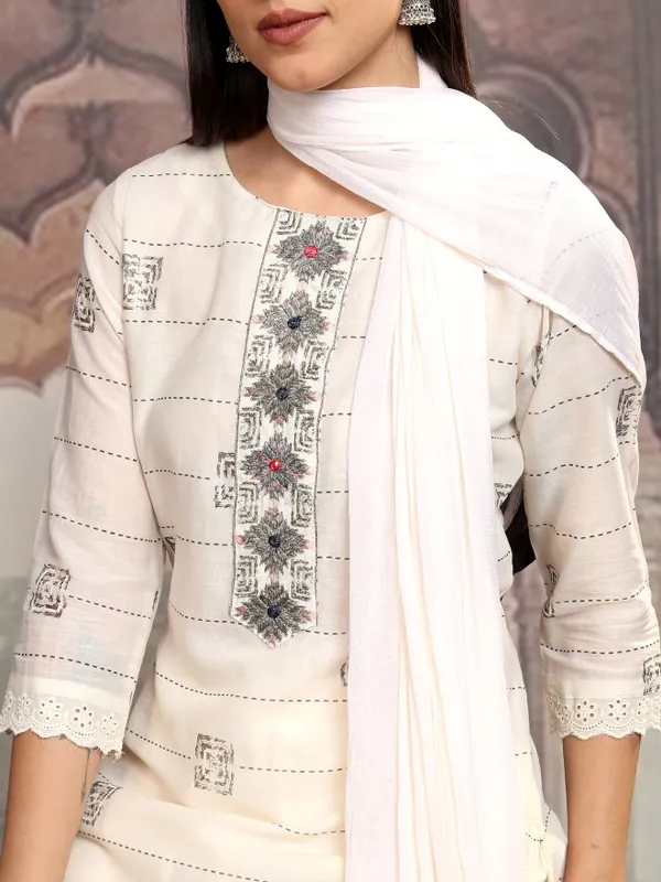 Vishudh Women Off White Printed Kurta With Trousers