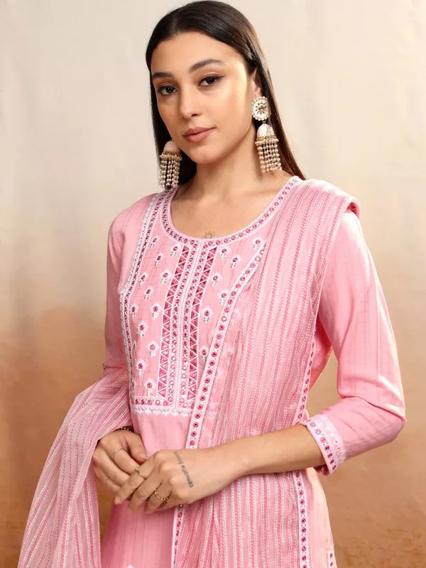 Vishudh Women Pink Kurta With Trousers And Dupatta