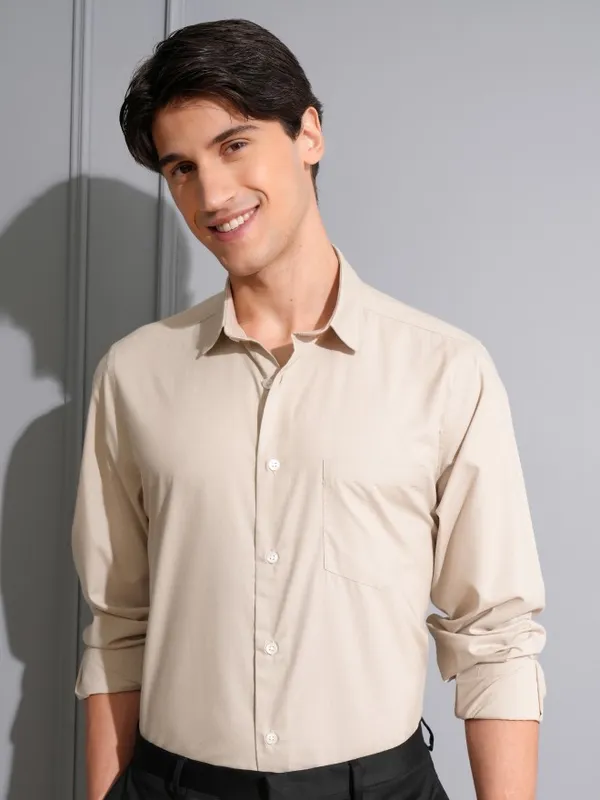 Locomotive Men Beige Solid Slim Fit Casual Shirt