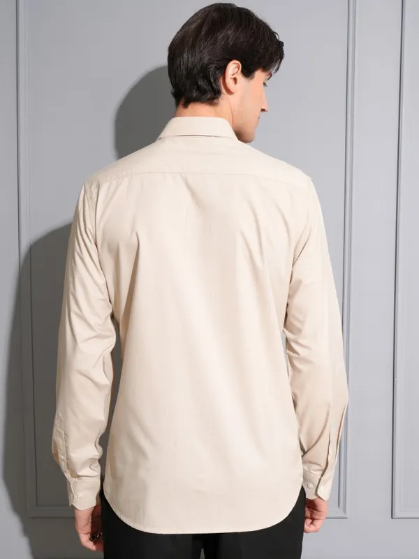 Locomotive Men Beige Solid Slim Fit Casual Shirt