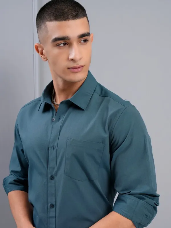 Highlander Men Teal Solid Slim Fit Casual Shirt