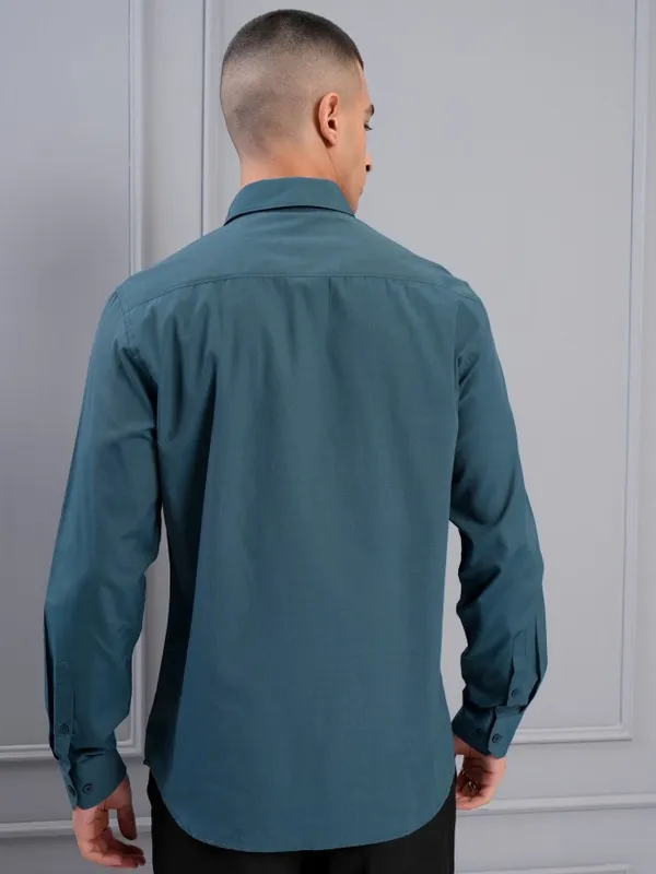 Highlander Men Teal Solid Slim Fit Casual Shirt