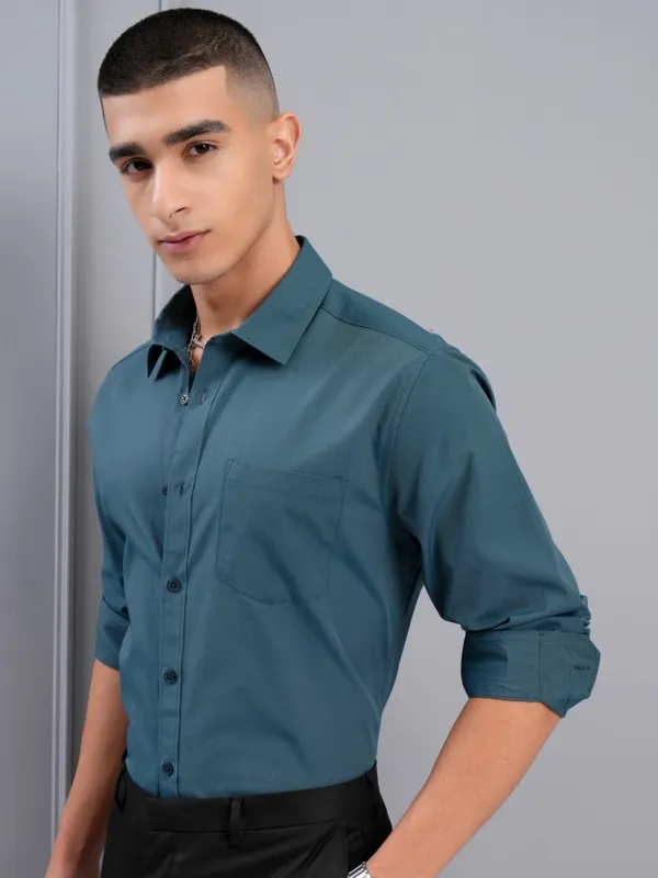 Highlander Men Teal Solid Slim Fit Casual Shirt