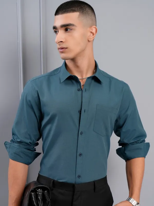 Highlander Men Teal Solid Slim Fit Casual Shirt