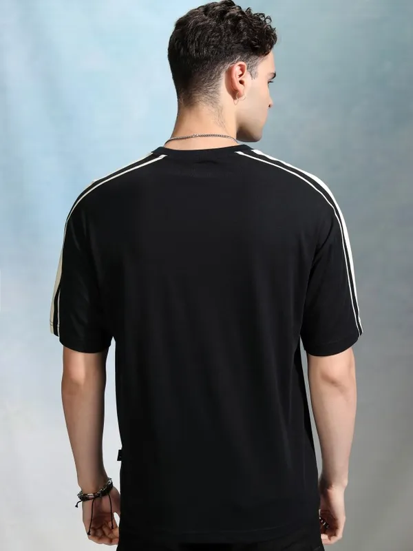 Highlander Men Black Printed Round Neck Oversized Fit T-Shirt
