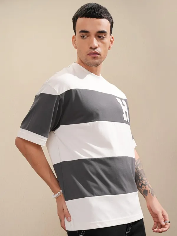 Highlander Men Off White Colourblocked Round Neck Oversized Fit T-Shirt
