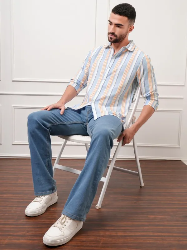 Locomotive Premium Men White Striped Regular Fit Casual Shirt