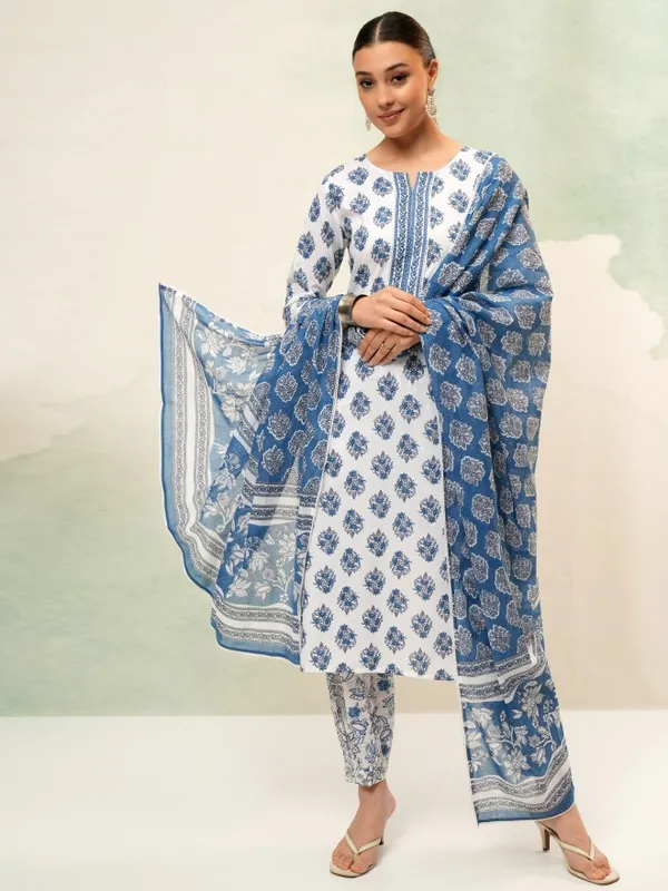 Women Kurta With Trousers & Dupatta