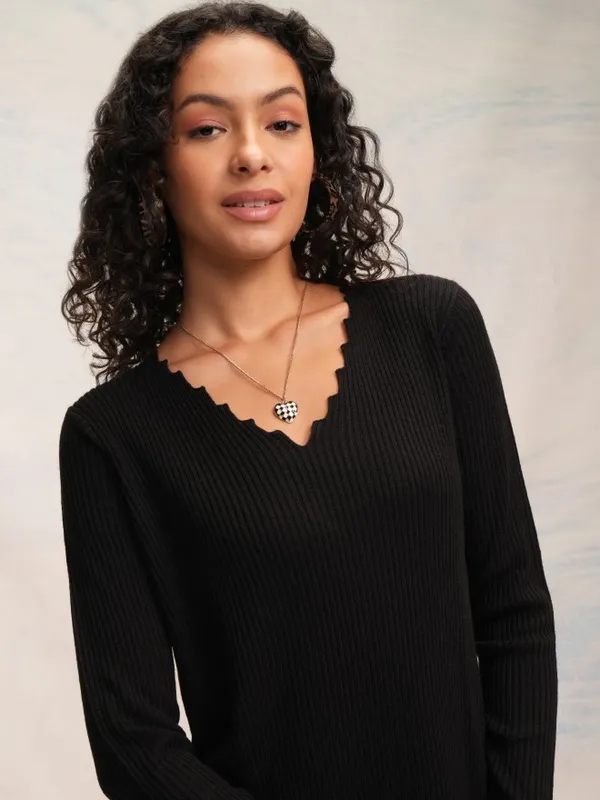 Tokyo Talkies Women Black V-Neck Sweater