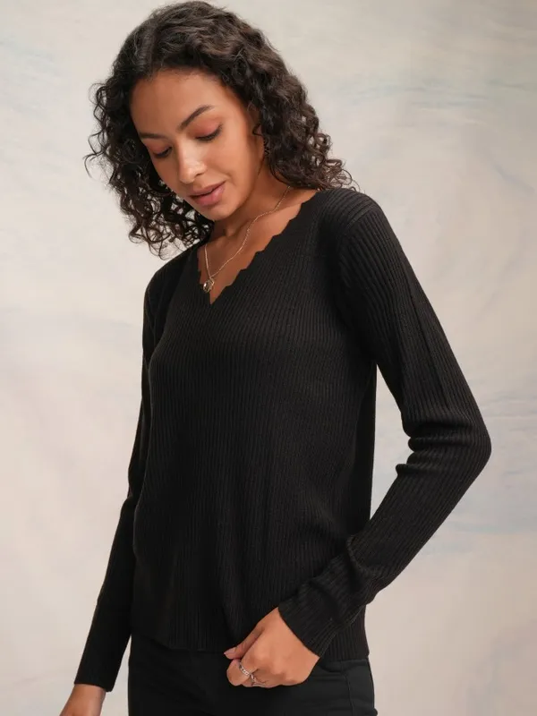 Tokyo Talkies Women Black V-Neck Sweater