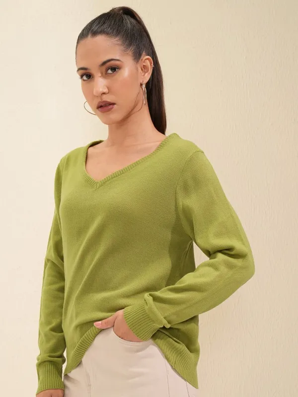 Tokyo Talkies Women Olive V-Neck Sweater
