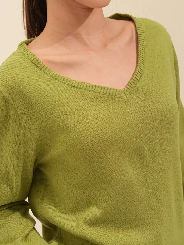 Tokyo Talkies Women Olive V-Neck Sweater