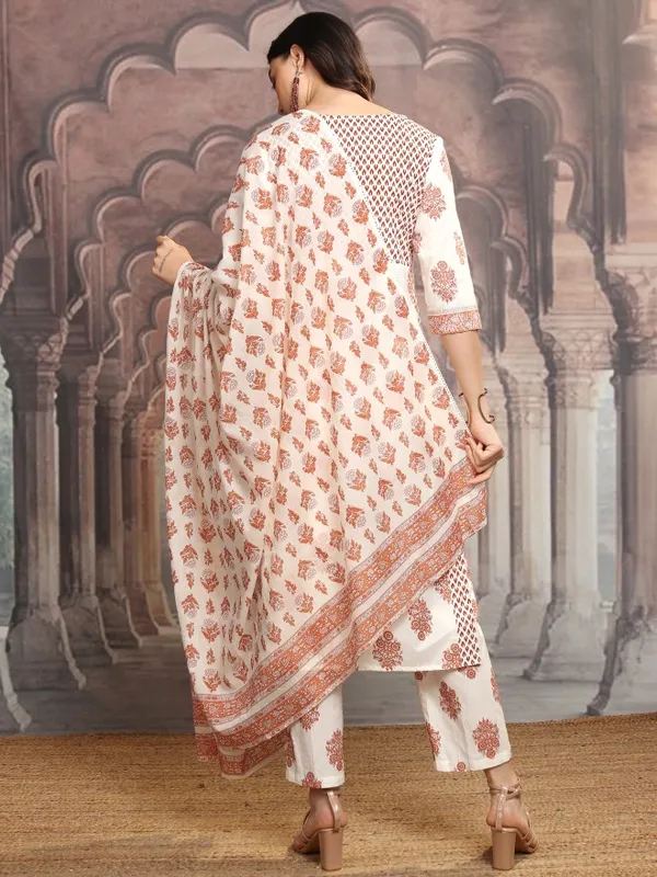 Women Kurta With Trousers & Dupatta