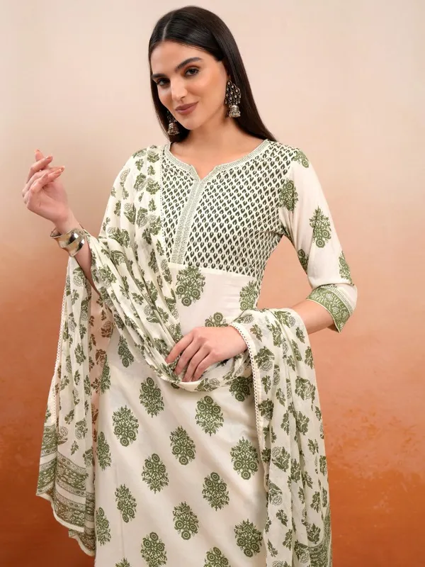 Women Kurta With Trousers & Dupatta