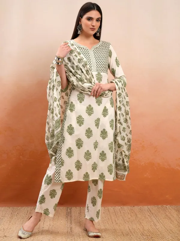 Women Kurta With Trousers & Dupatta