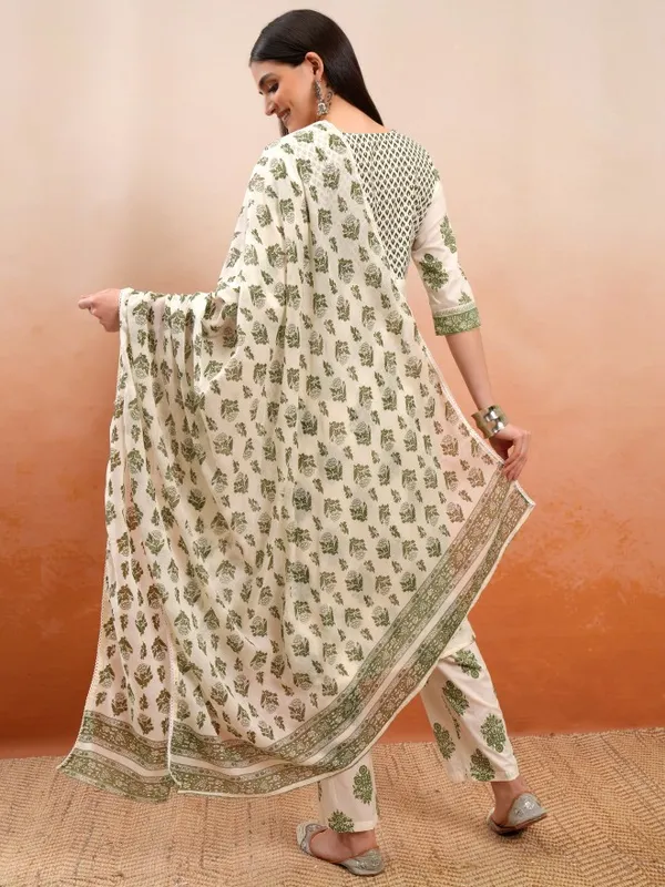 Women Kurta With Trousers & Dupatta