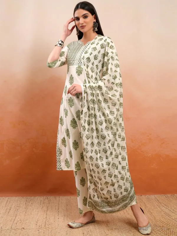 Women Kurta With Trousers & Dupatta