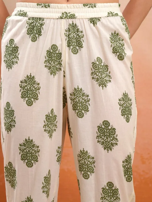 Women Kurta With Trousers & Dupatta