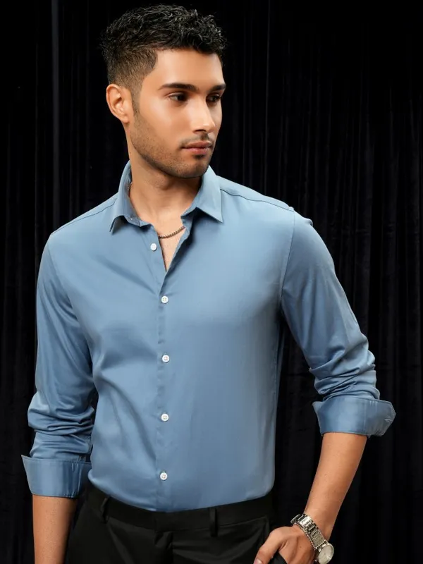 Men Slim Fit Casual Shirt