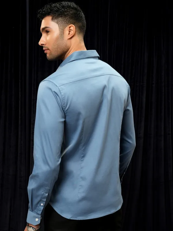 Locomotive Men Blue Solid Slim Fit Casual Shirt