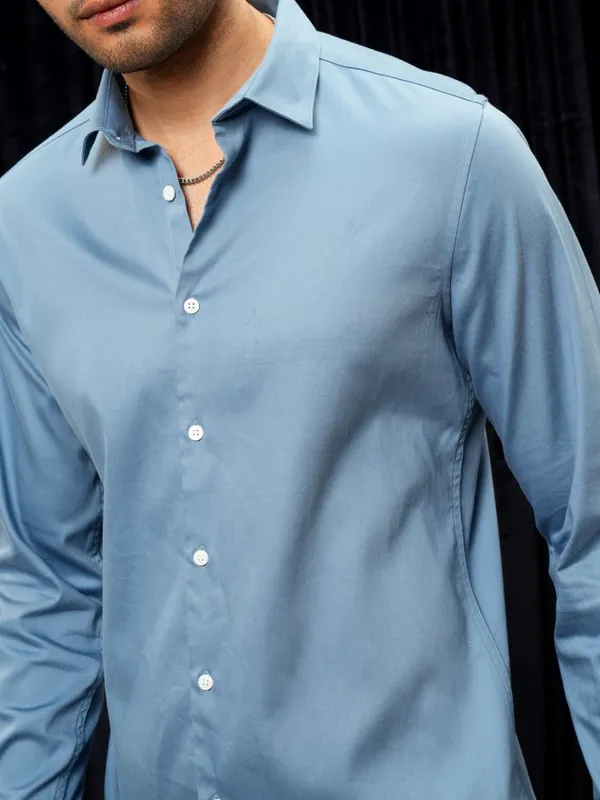 Locomotive Men Blue Solid Slim Fit Casual Shirt