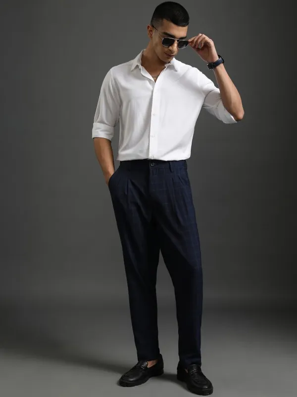 Highlander Men White Solid Slim Fit Casual Shirt