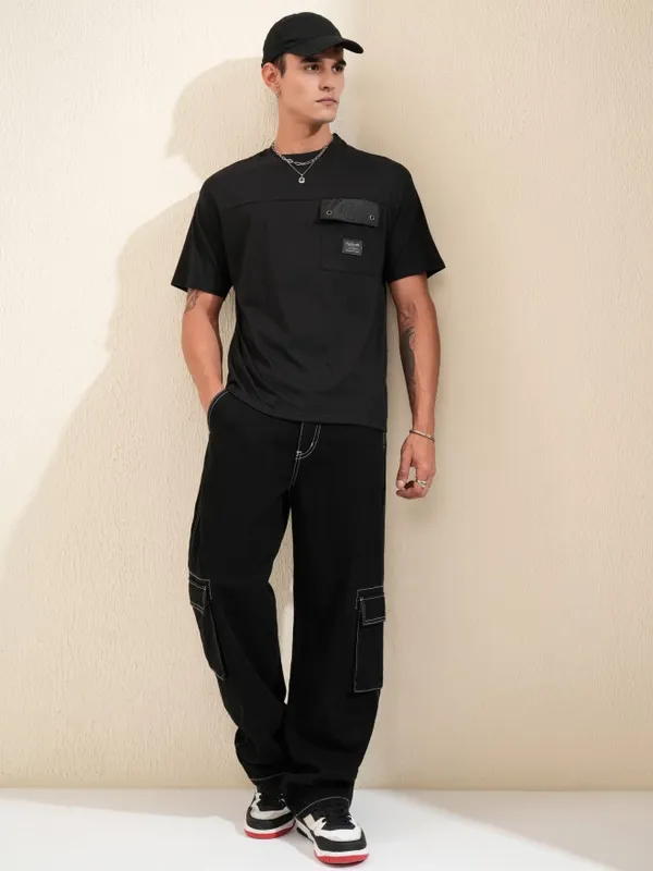 Highlander Men Black Solid Round Neck Relaxed Fit T-Shirt