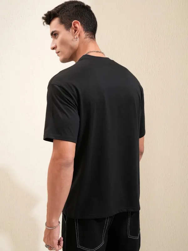 Highlander Men Black Solid Round Neck Relaxed Fit T-Shirt