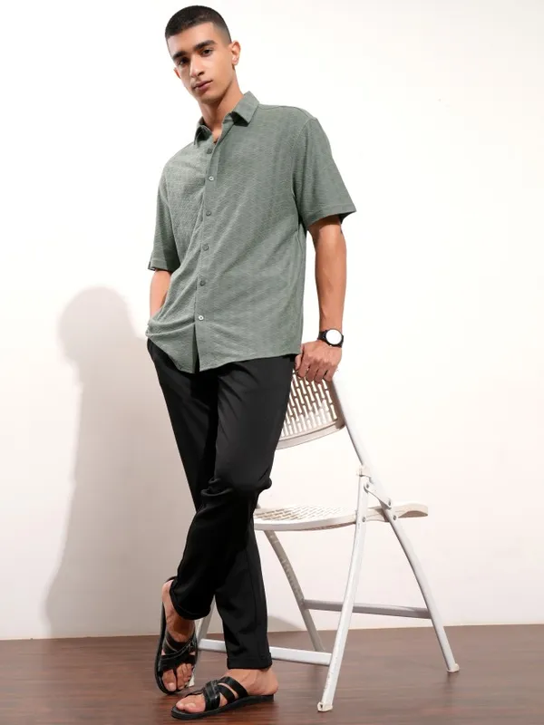 Highlander Men Green Textured Relaxed Fit Casual Shirt
