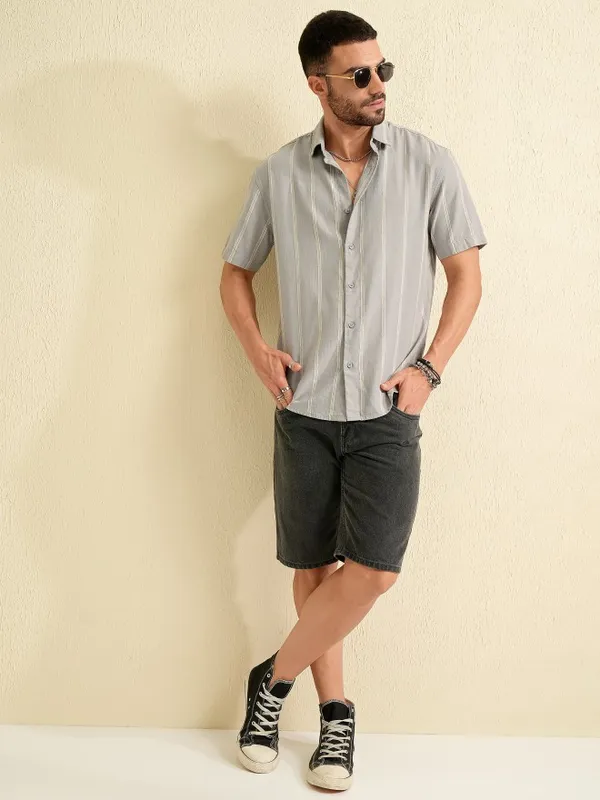 Locomotive Men Grey Striped Relaxed Fit Casual Shirt