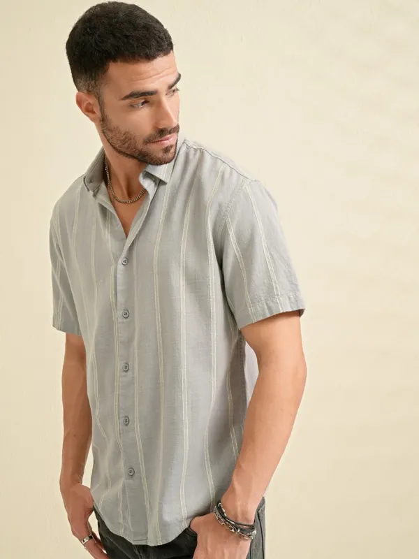 Locomotive Men Grey Striped Relaxed Fit Casual Shirt