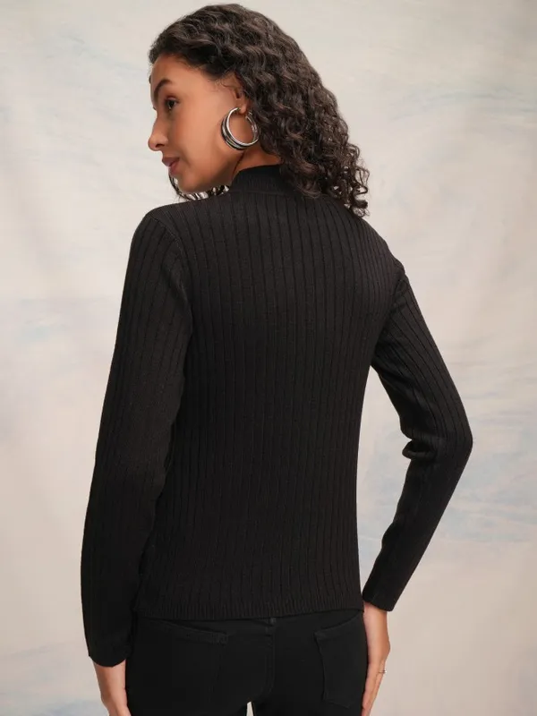 Tokyo Talkies Women Black Knitted Round Neck Sweater