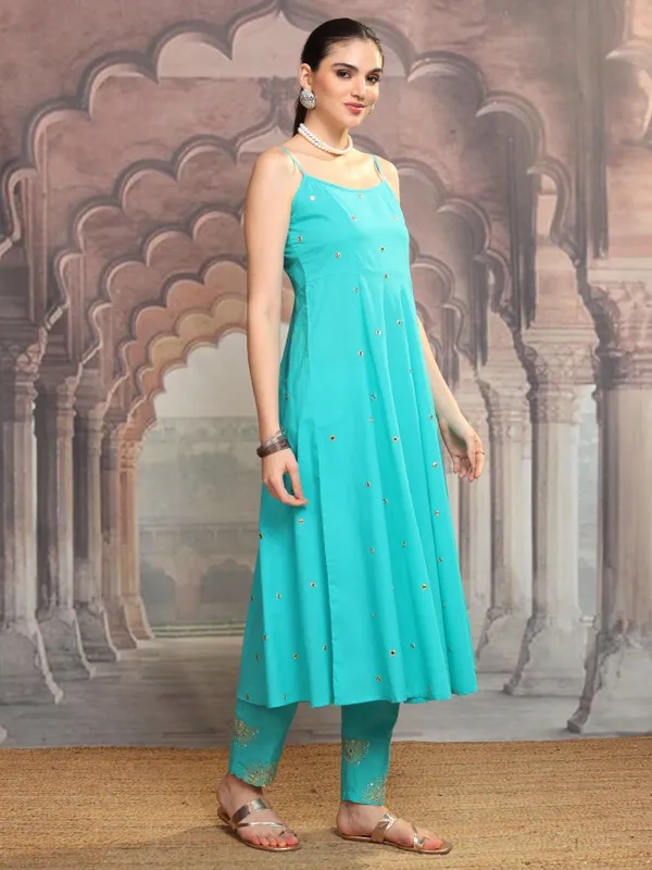 Women Kurta With Trousers & Dupatta
