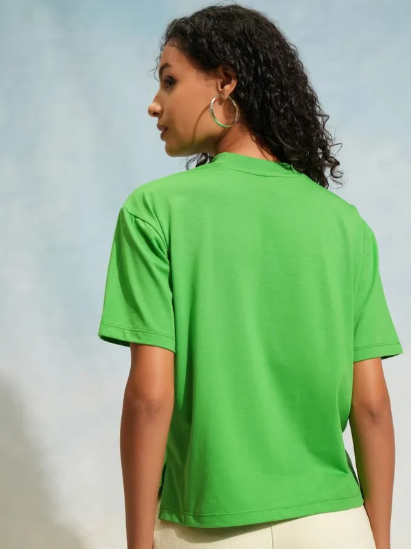 Tokyo Talkies Women Green Solid Round Neck T-Shirt