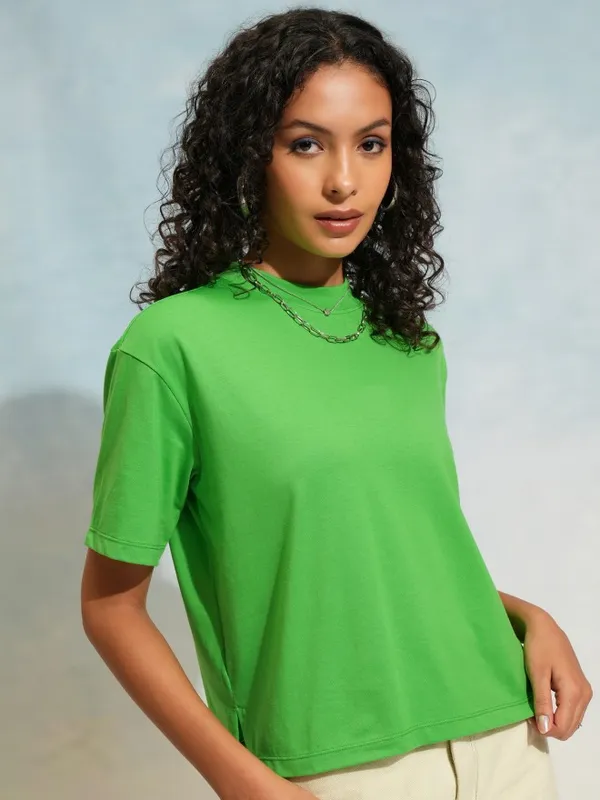 Tokyo Talkies Women Green Solid Round Neck T-Shirt