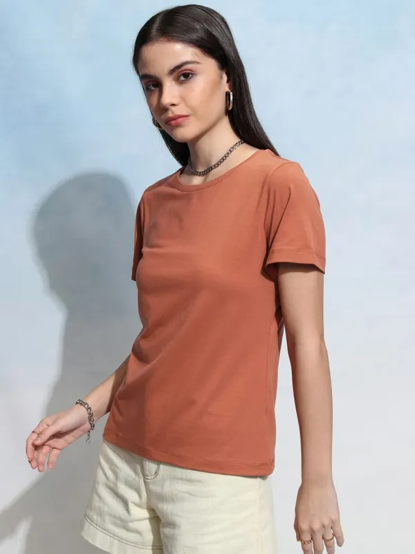 Tokyo Talkies Women Brown Solid Round Neck T-Shirt
