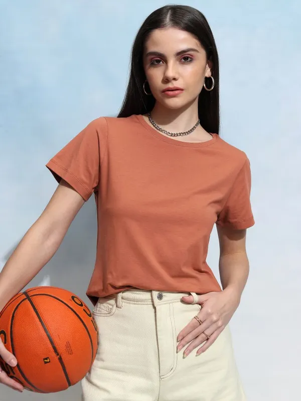Tokyo Talkies Women Brown Solid Round Neck T-Shirt