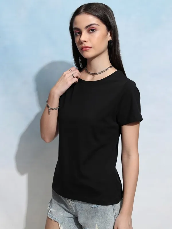 Tokyo Talkies Women Black Solid Round Neck T-Shirt