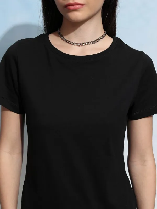 Tokyo Talkies Women Black Solid Round Neck T-Shirt