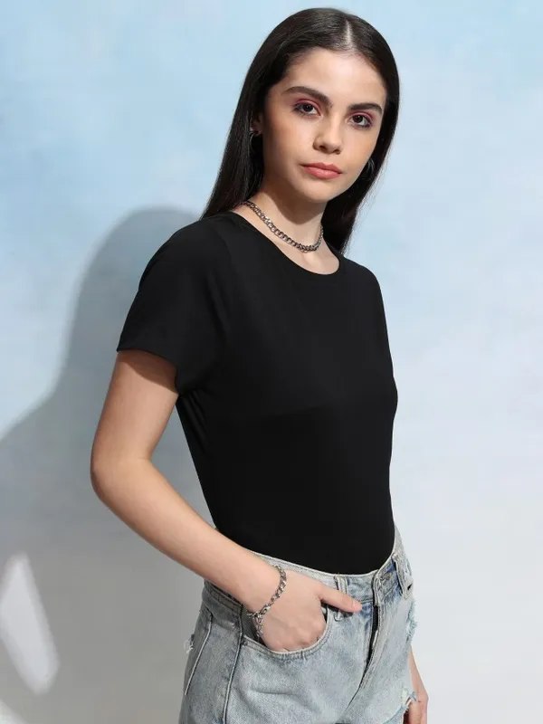 Tokyo Talkies Women Black Solid Round Neck T-Shirt