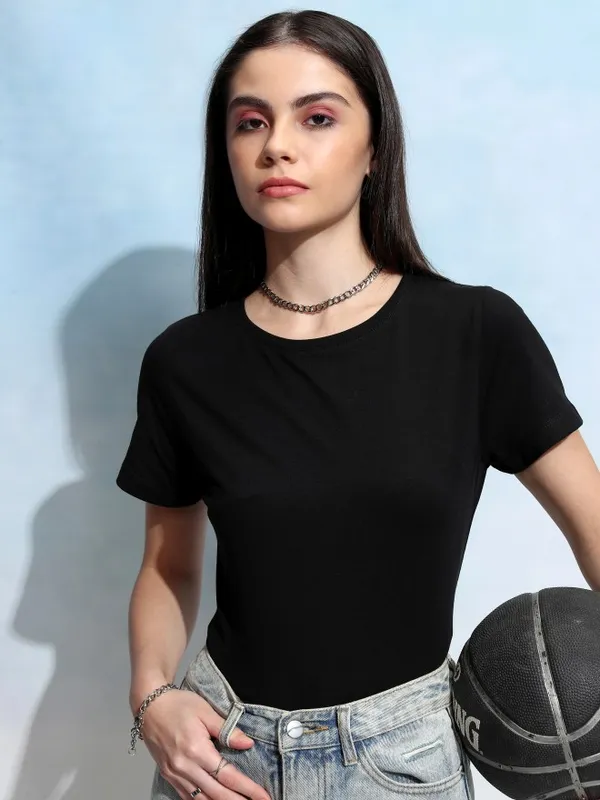 Tokyo Talkies Women Black Solid Round Neck T-Shirt