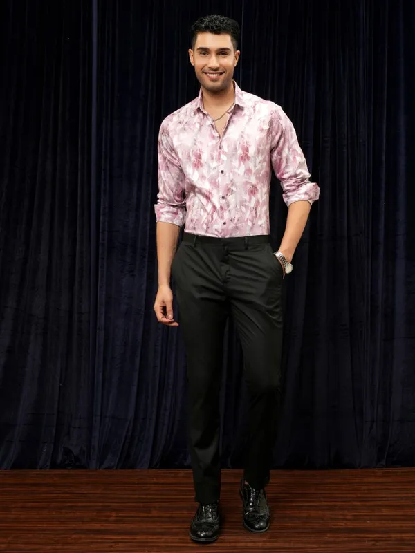 Locomotive Men Pink Printed Slim Fit Casual Shirt