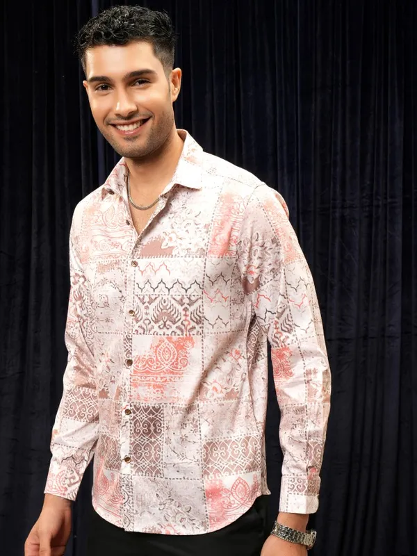 Locomotive Premium Men Pink Printed Slim Fit Casual Shirt