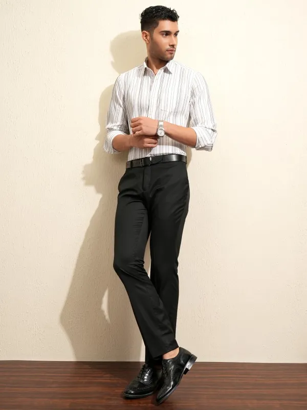 Locomotive Premium Men White Striped Slim Fit Casual Shirt