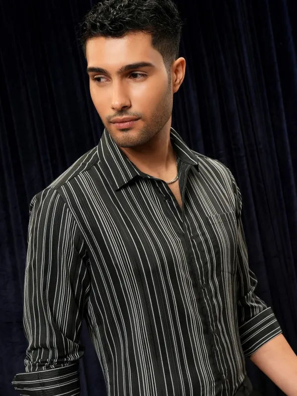 Locomotive Premium Men Black Striped Slim Fit Casual Shirt
