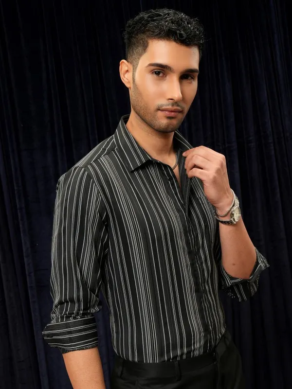 Locomotive Premium Men Black Striped Slim Fit Casual Shirt
