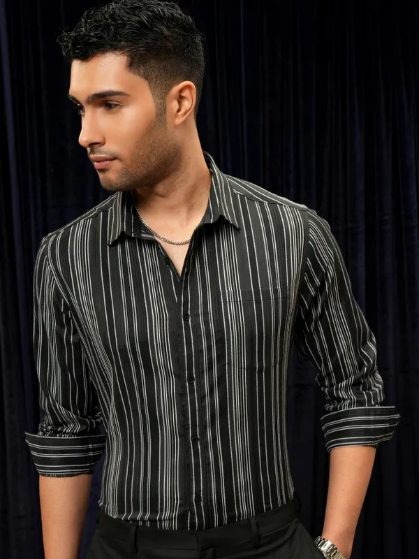 Locomotive Premium Men Black Striped Slim Fit Casual Shirt